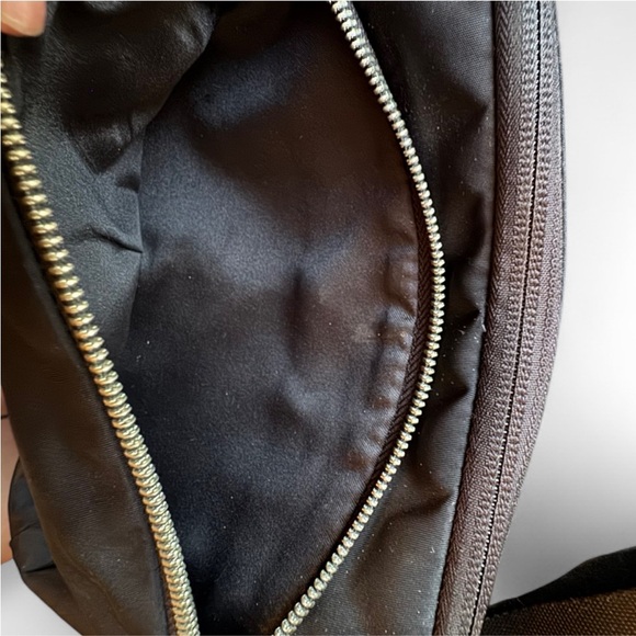 Lululemon water-repellent City Adventurer crossbody bag black - Picture 4 of 7